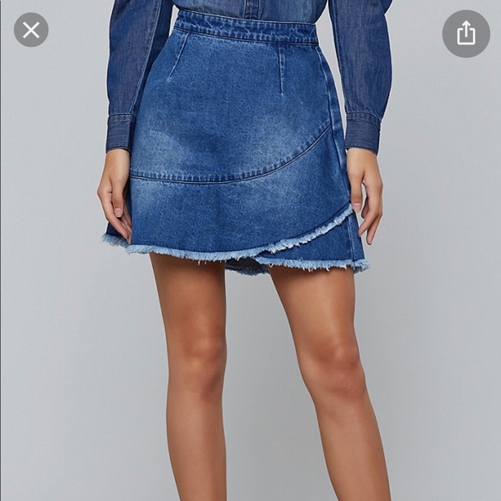 Bebe Frayed Edge Miniskirt Size 6 NWT